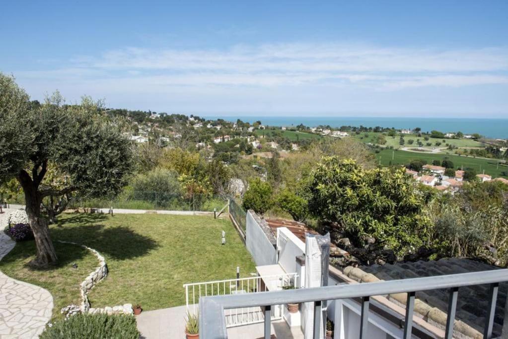 Grazioso Bilocale A 5 Minuti Da Numana Apartment Bagian luar foto